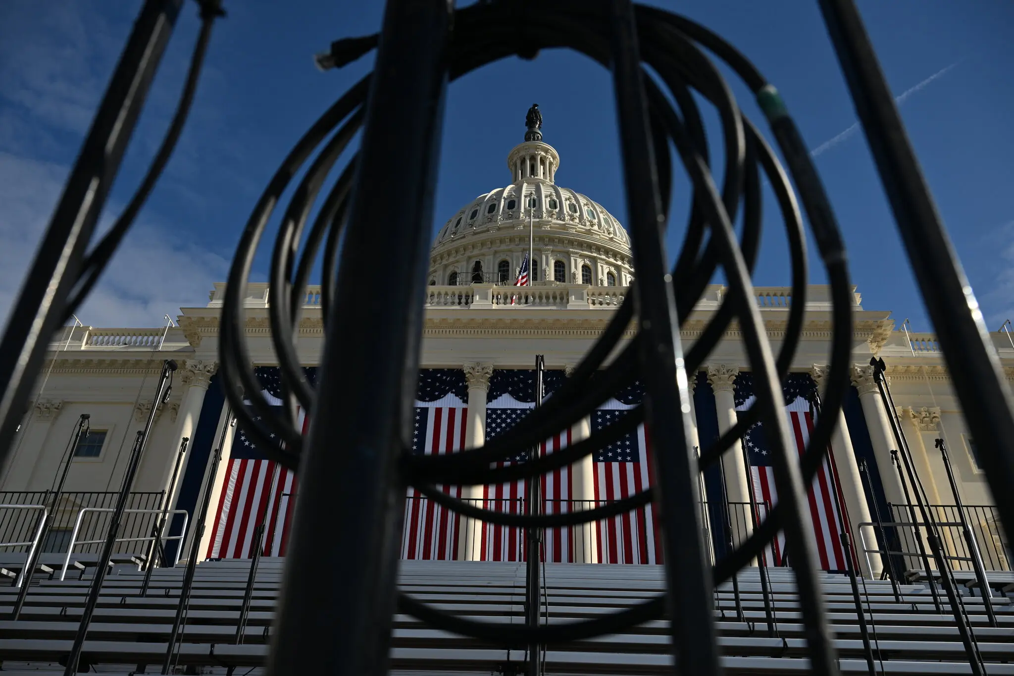 Церемонія складання присяги розпочнеться о 12:00 на східний схід у ротонді Капітолію